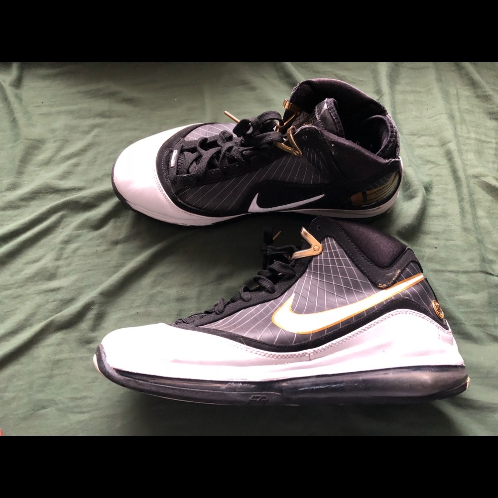LeBron 7 (black & gold) (rare)